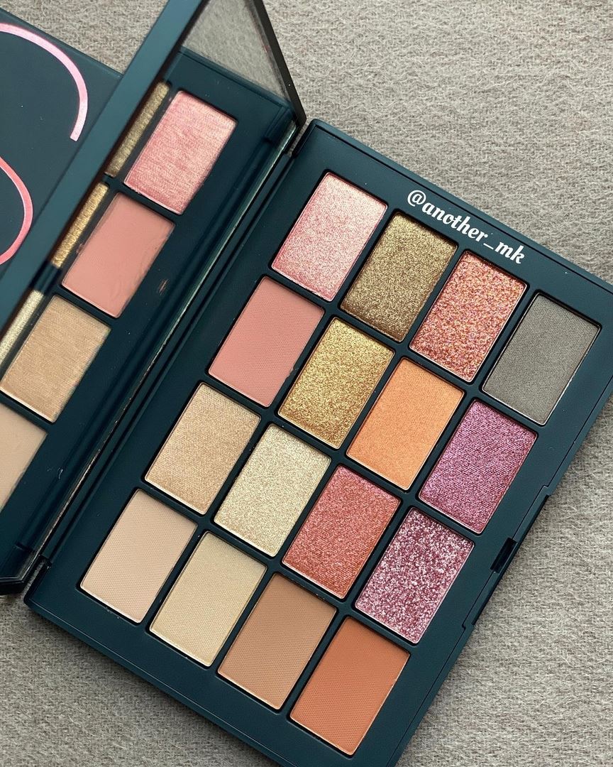 NARS Unrated Eyeshadow Palette Summer 2022 - Swatches